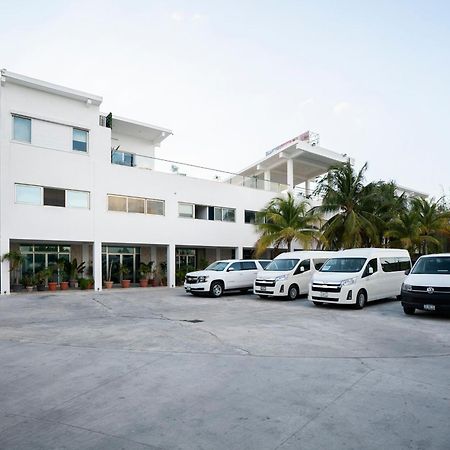 Capital O Cancun International Airport 24 7 المظهر الخارجي الصورة