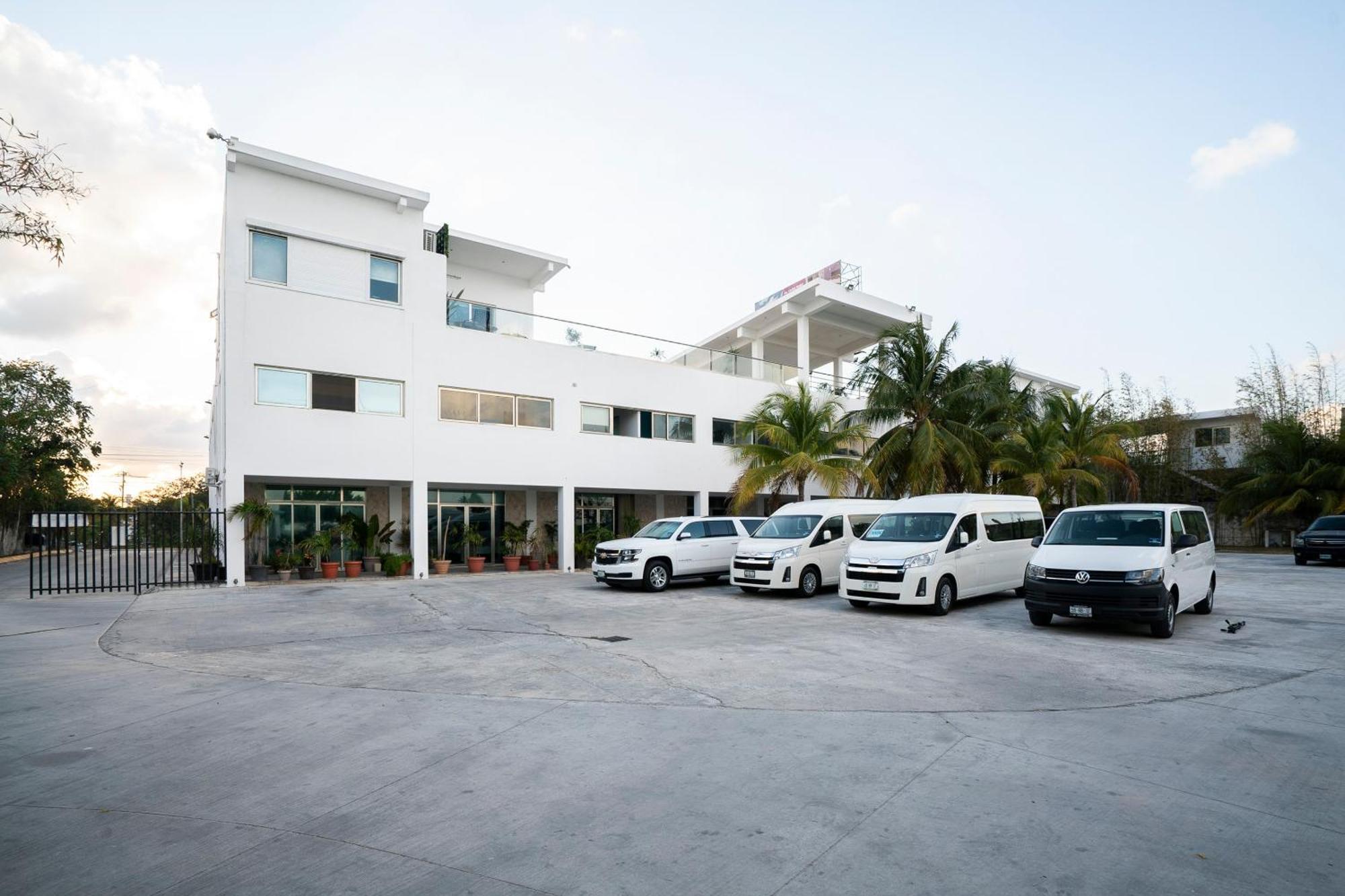 Capital O Cancun International Airport 24 7 المظهر الخارجي الصورة
